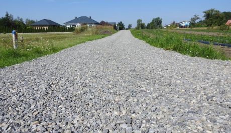 Nowe nawierzchnie i lepsza komunikacja. Zakończono inwestycję drogową w Gminie Połaniec
