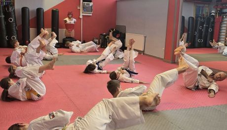 Sandomierskie Dojo pełne skupienia. Lato w Klubie Karate Trójka (ZDJĘCIA)