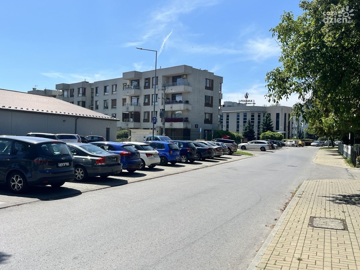 Radny apeluje o więcej parkingów na osiedlu Baczyńskiego