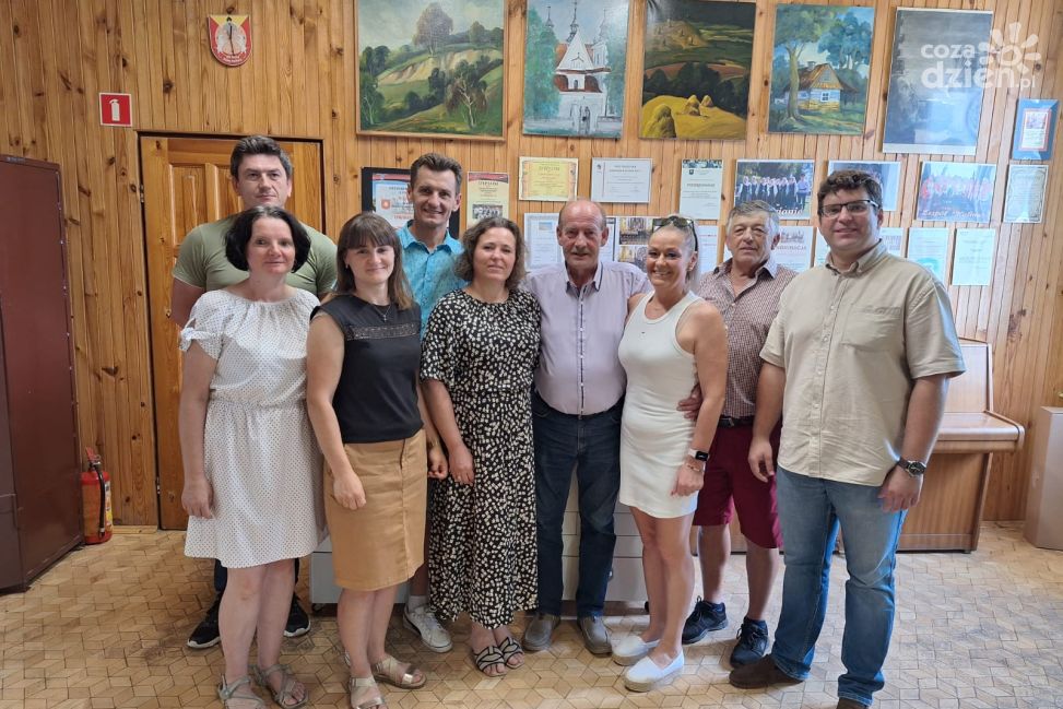 Po 46 latach pracy odszedł na emeryturę. Wzruszające pożegnanie dyrektora GOK w Dwikozach