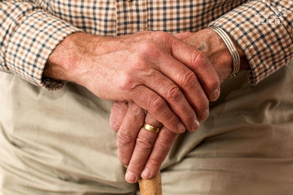 Powiat Sandomierski chroni seniorów. Rusza program „Bezpieczny Senior – Świadomy Senior”
