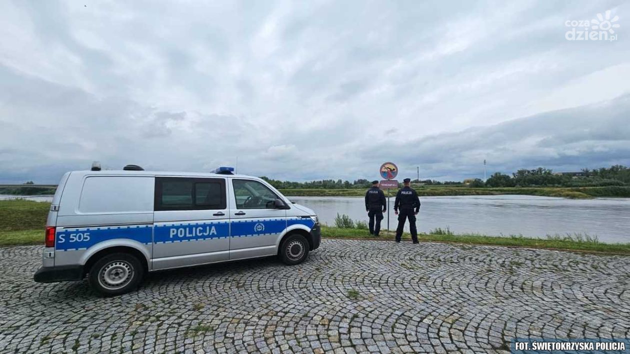 Sandomierscy policjanci dbają o bezpieczeństwo nad wodą podczas wakacji