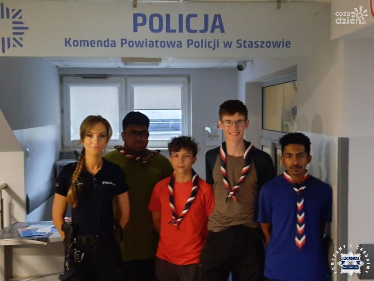 Wędrowni skauci z Wielkiej Brytanii znaleźli schronienie dzięki staszowskiej policji