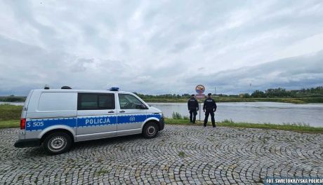 Sandomierscy policjanci dbają o bezpieczeństwo nad wodą podczas wakacji