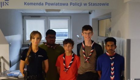Wędrowni skauci z Wielkiej Brytanii znaleźli schronienie dzięki staszowskiej policji