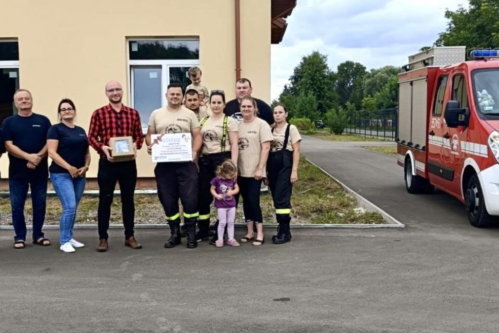 Kolejna darowizna od OSP Dzierdziówka. Lokalna społeczność wspiera budowę Domu Aniołków