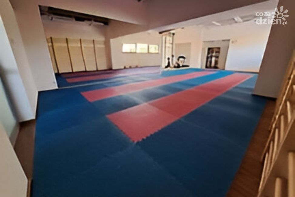 Promocyjna cena za salę fitness w Nowej Dębie – wakacyjna oferta dla młodzieży