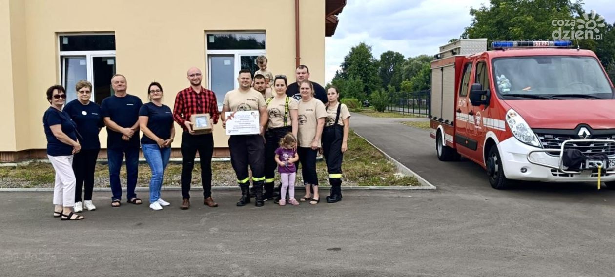 Kolejna darowizna od OSP Dzierdziówka. Lokalna społeczność wspiera budowę Domu Aniołków