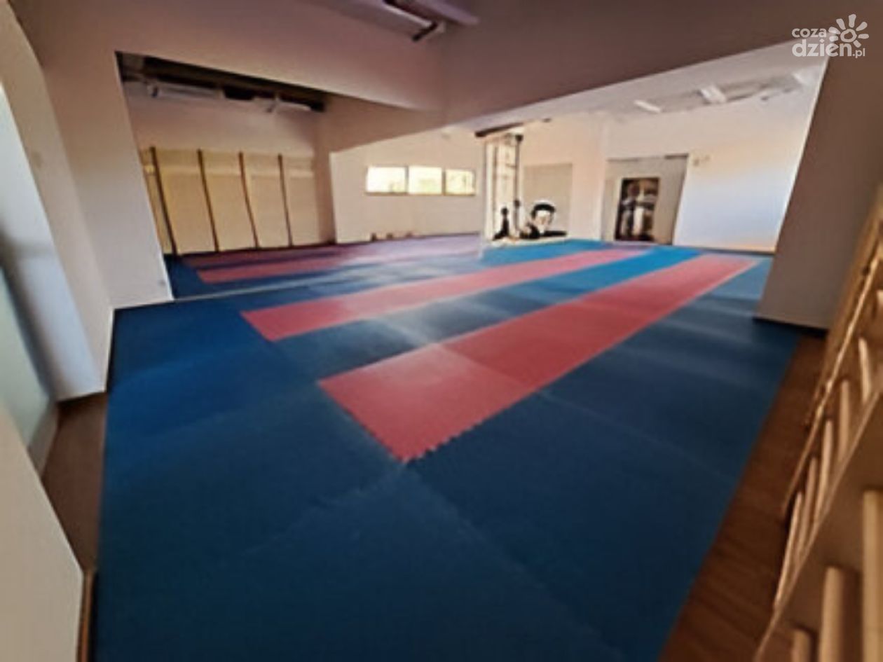 Promocyjna cena za salę fitness w Nowej Dębie – wakacyjna oferta dla młodzieży