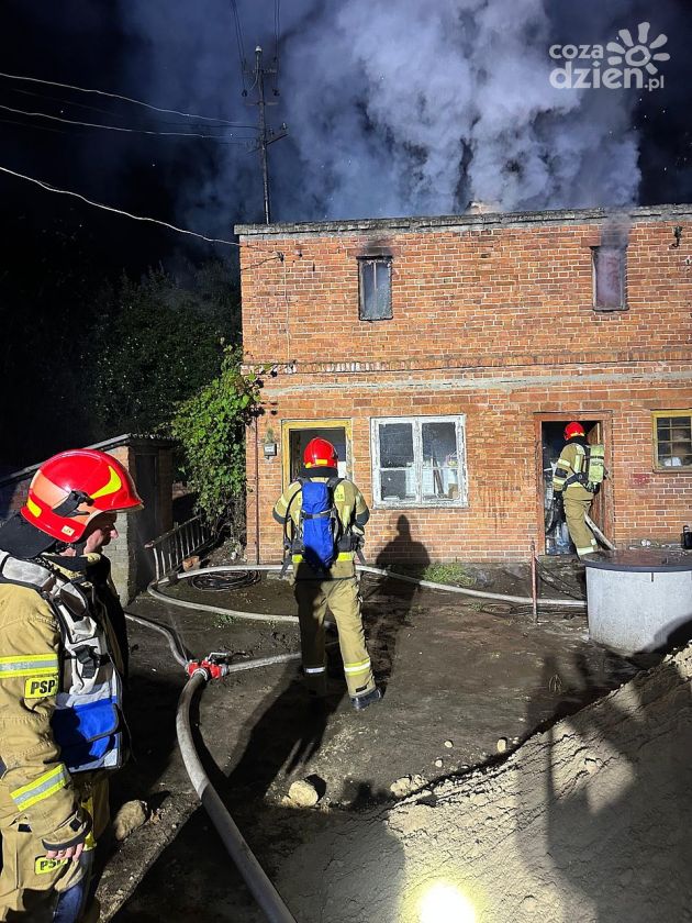 Pożar pustostanu w Sandomierzu. Strażacy interweniowali nocą przy ul. Krakowskiej