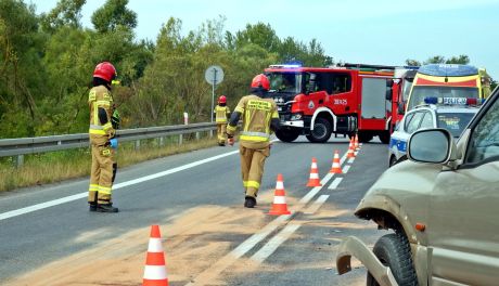 Wypadek na DK77 w Gorzycach. Dwie osoby trafiły do szpitala. (ZDJĘCIA)