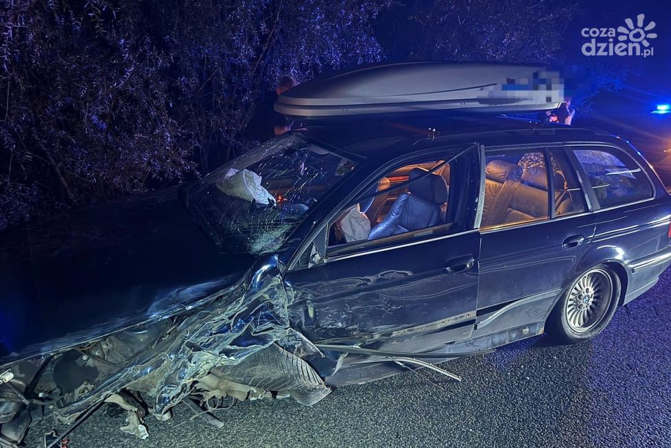Czołowe zderzenie w Piasecznie. 19-latka trafiła do szpitala