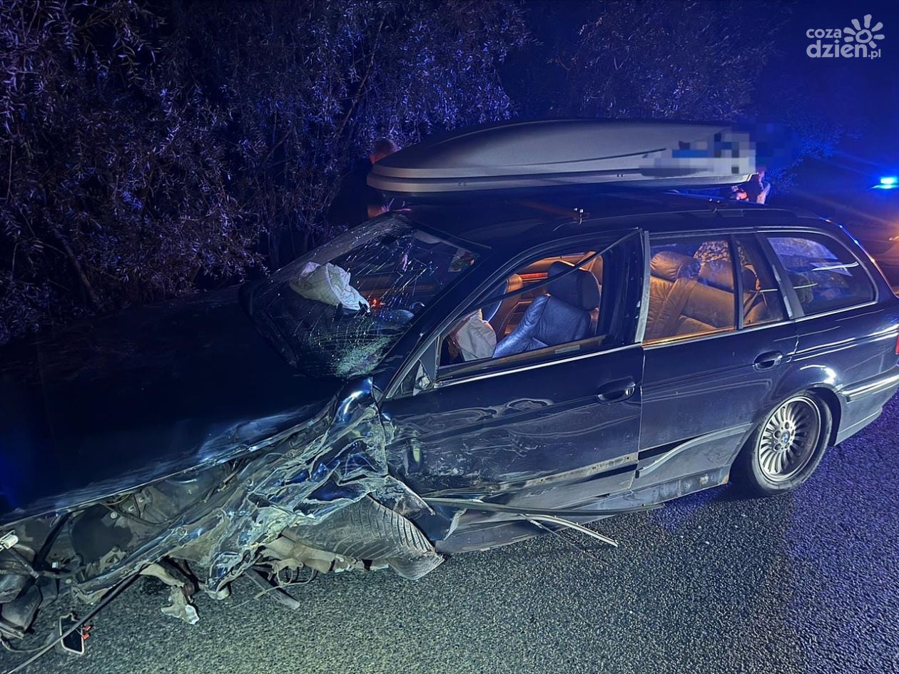 Czołowe zderzenie w Piasecznie. 19-latka trafiła do szpitala