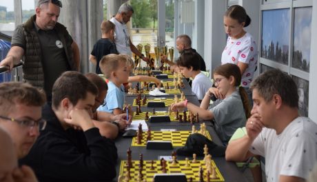 Finał „Wakacyjnych spotkań z szachami” w Sandomierzu za nami! Emocje, medale i... pizza na zakończenie sezonu (ZDJĘCIA)