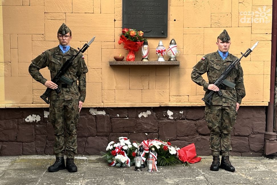 Sandomierz uczcił ofiary hitlerowskiego nalotu sprzed 86 lat (ZDJĘCIA)