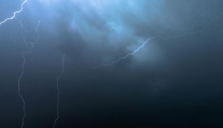 IMGW ostrzega przed gwałtownymi burzami i upałami