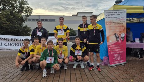 Uczniowie SMS Siarka Tarnobrzeg na podium jubileuszowego Biegu Solidarności w Tarnobrzegu