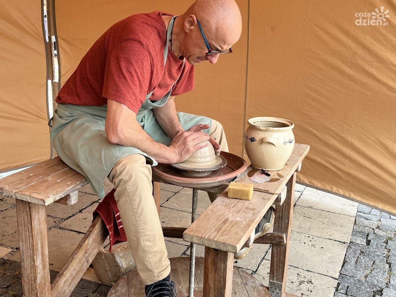 Ceramika z duszą ożywiła sandomierski rynek