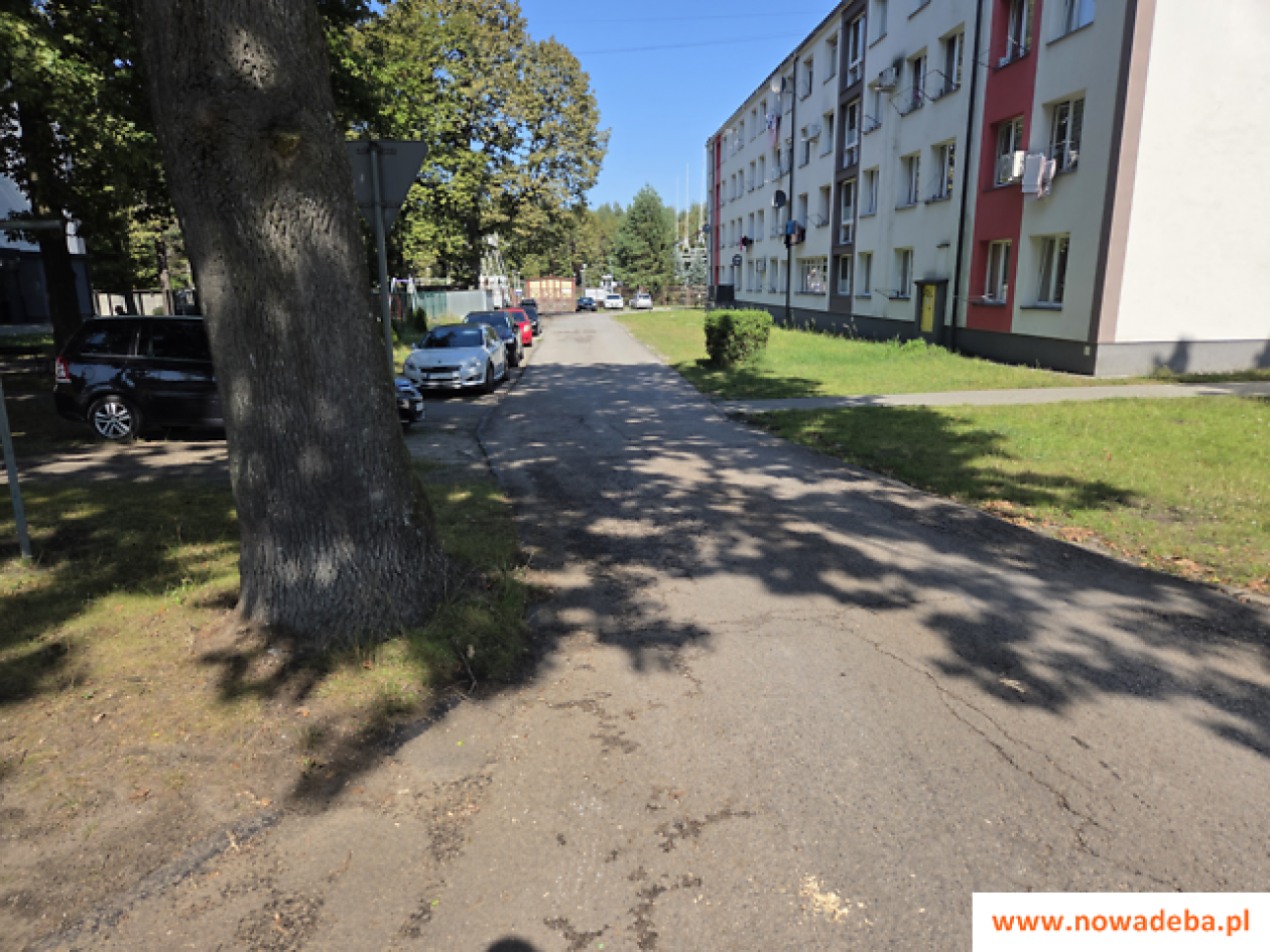 Nowa Dęba: remont drogi i nowe miejsca postojowe przy ul. Kościuszki 108