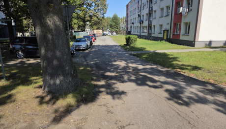 Nowa Dęba: remont drogi i nowe miejsca postojowe przy ul. Kościuszki 108
