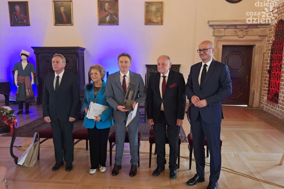 Kontrowersje wokół zmian w regulaminie nagrody „Bonum Publicum” w Sandomierzu