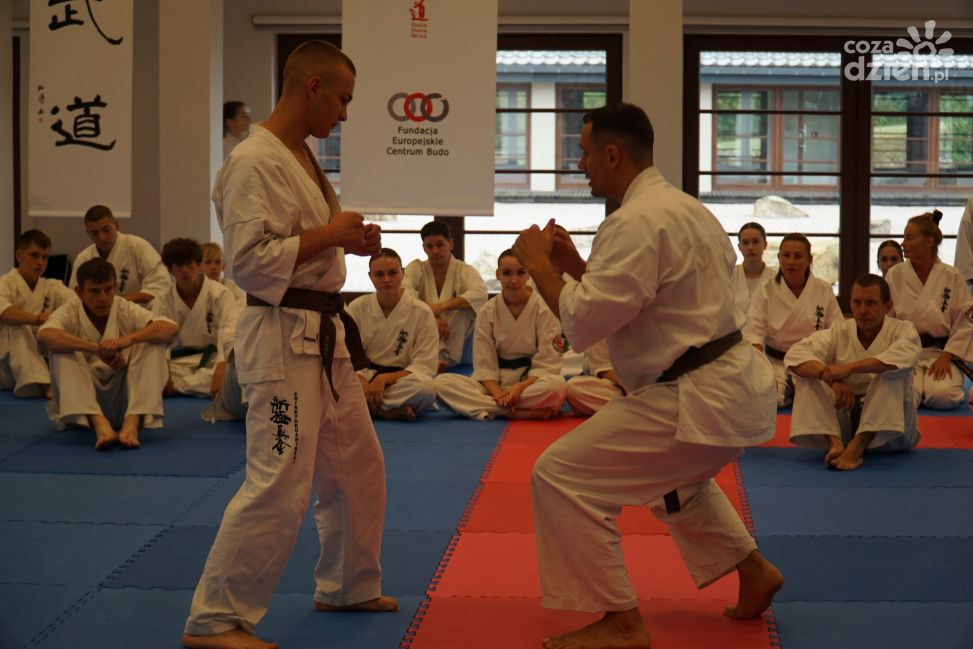 Instruktorzy Sandomierskiego Klubu Karate na Letnim Obozie PFKS 2025