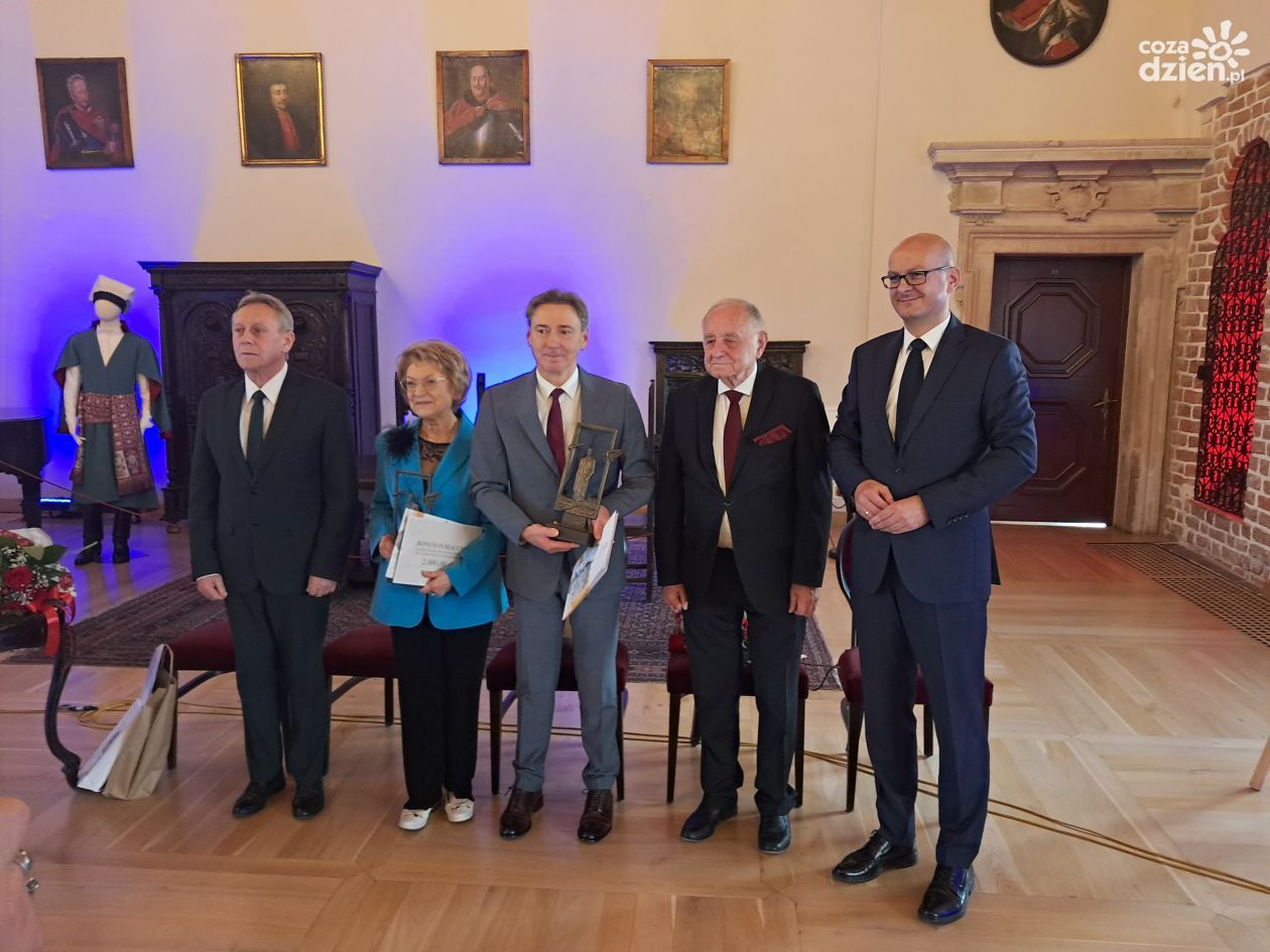 Kontrowersje wokół zmian w regulaminie nagrody „Bonum Publicum” w Sandomierzu