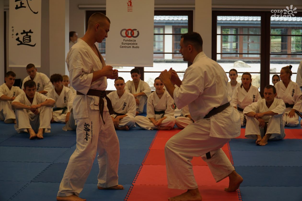 Instruktorzy Sandomierskiego Klubu Karate na Letnim Obozie PFKS 2025
