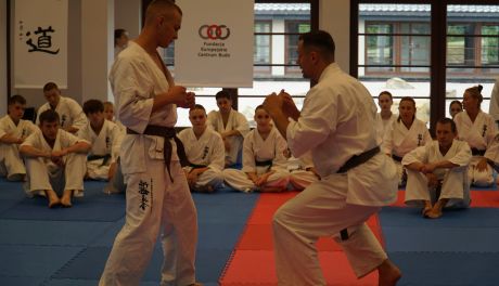 Instruktorzy Sandomierskiego Klubu Karate na Letnim Obozie PFKS 2025