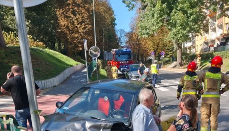 Karambol na ulicy Mickiewicza w Sandomierzu. Trzy auta rozbite, nikt nie ucierpiał