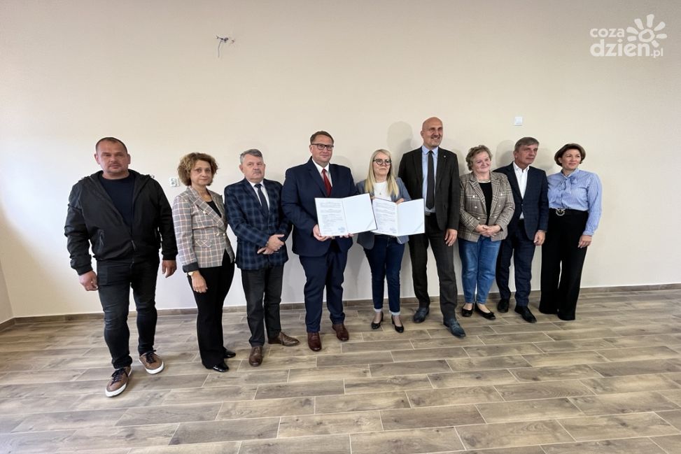 Podpisano umowę na remont drogi wojewódzkiej nr 758 w Ciszycy