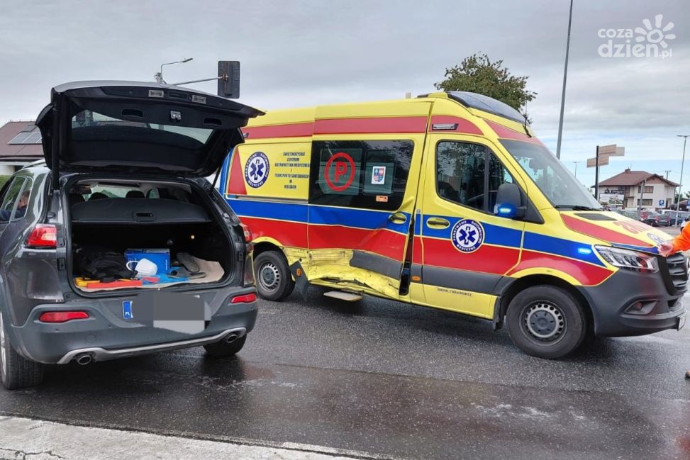 Kolizja karetki z osobówką