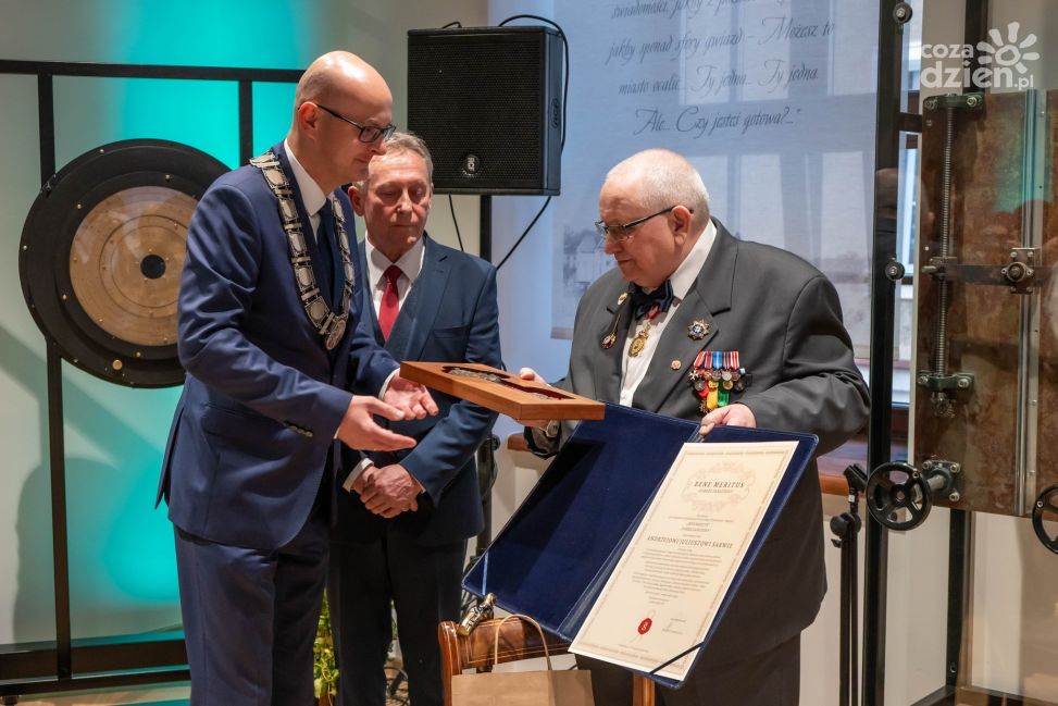 Andrzej Sarwa świętował 50-lecie pracy twórczej. Sandomierz uhonorował swojego pisarza
