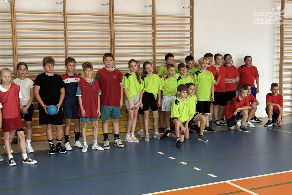 Awans uczniów ze Skopania w „Ręcznej na Orliku”