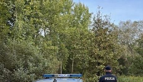 Zgubił się w lesie podczas grzybobrania. Pomogli policjanci z Grębowa