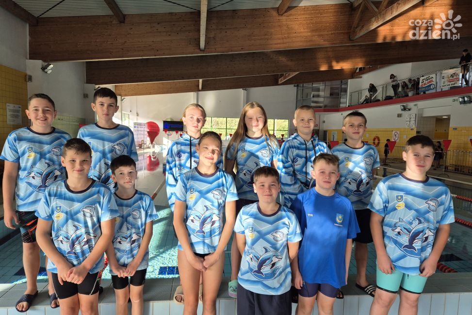 7 medali UKS Delfin Tarnobrzeg w Podkarpackiej Lidze Pływackiej dzieci 10-11 lat