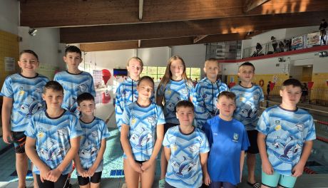 7 medali UKS Delfin Tarnobrzeg w Podkarpackiej Lidze Pływackiej dzieci 10-11 lat