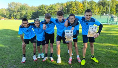 Udany Start Uczniów SP nr 3 Tarnobrzeg w Drużynowych Biegach Przełajowych