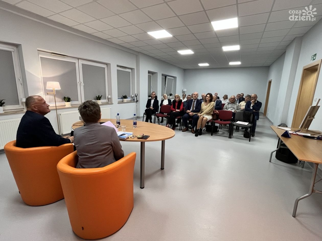 Spotkanie z ks. prof. Antonim Dębińskim w sandomierskiej bibliotece