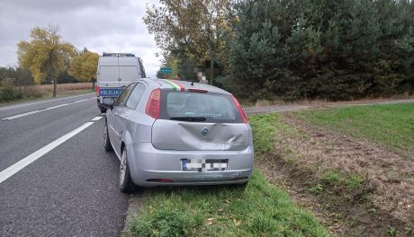 Zderzenie osobówki z ciężarówką w Jasienicy. Jedna osoba trafiła do szpitala