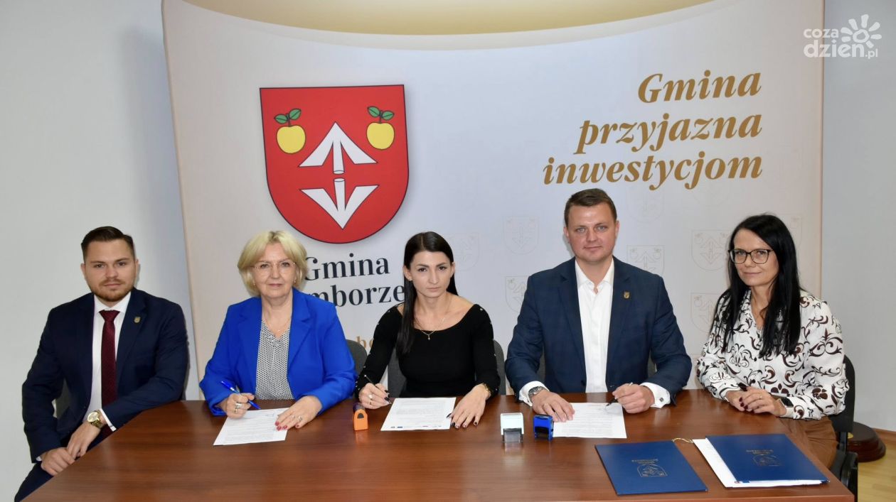 Kolejne umowy podpisane. W Gminie Samborzec powstaną nowe stawy.