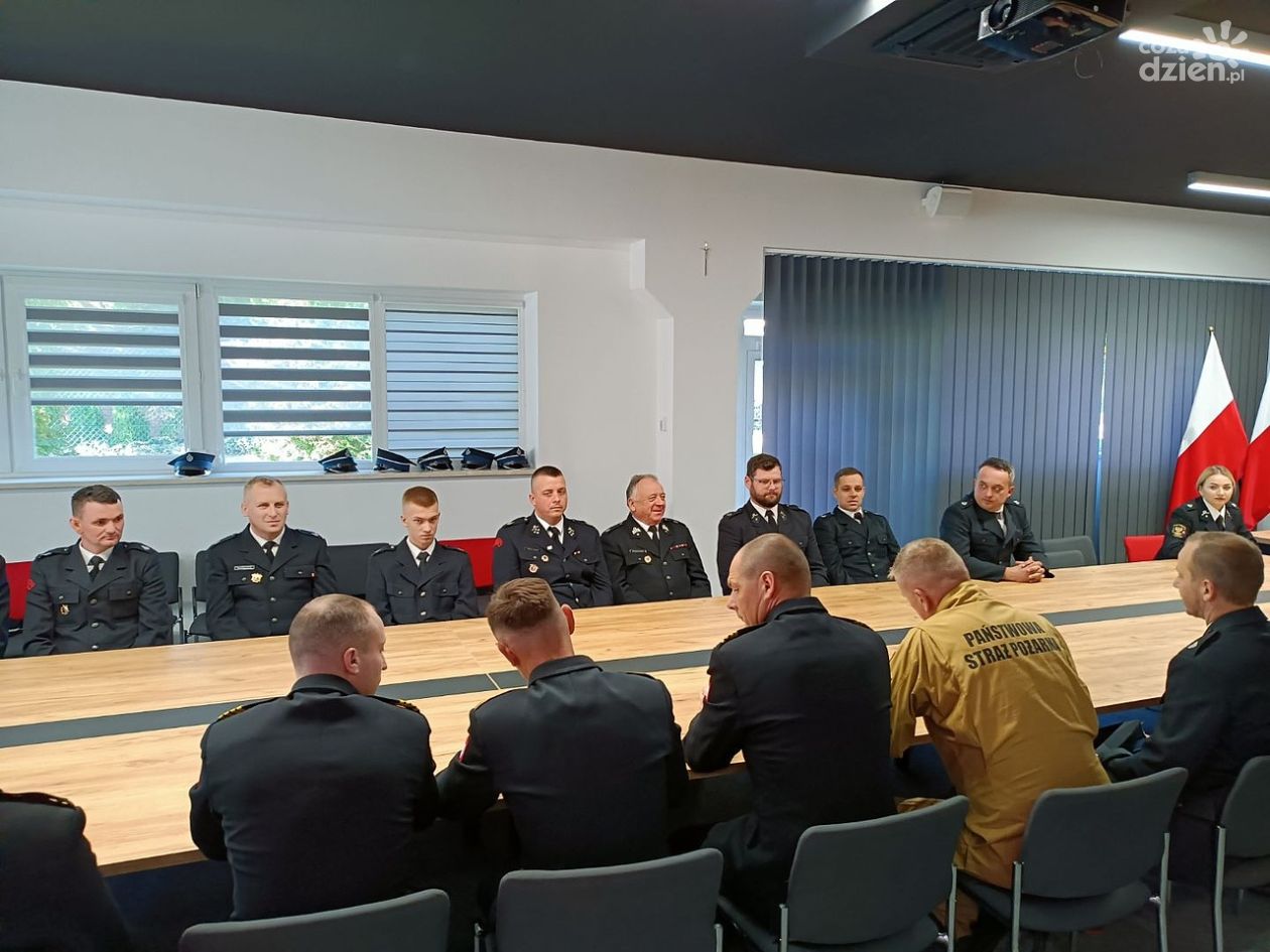 Kobieta za kierownicą wozu strażackiego. Druhna z OSP Klimontów zdobywa nowe uprawnienia