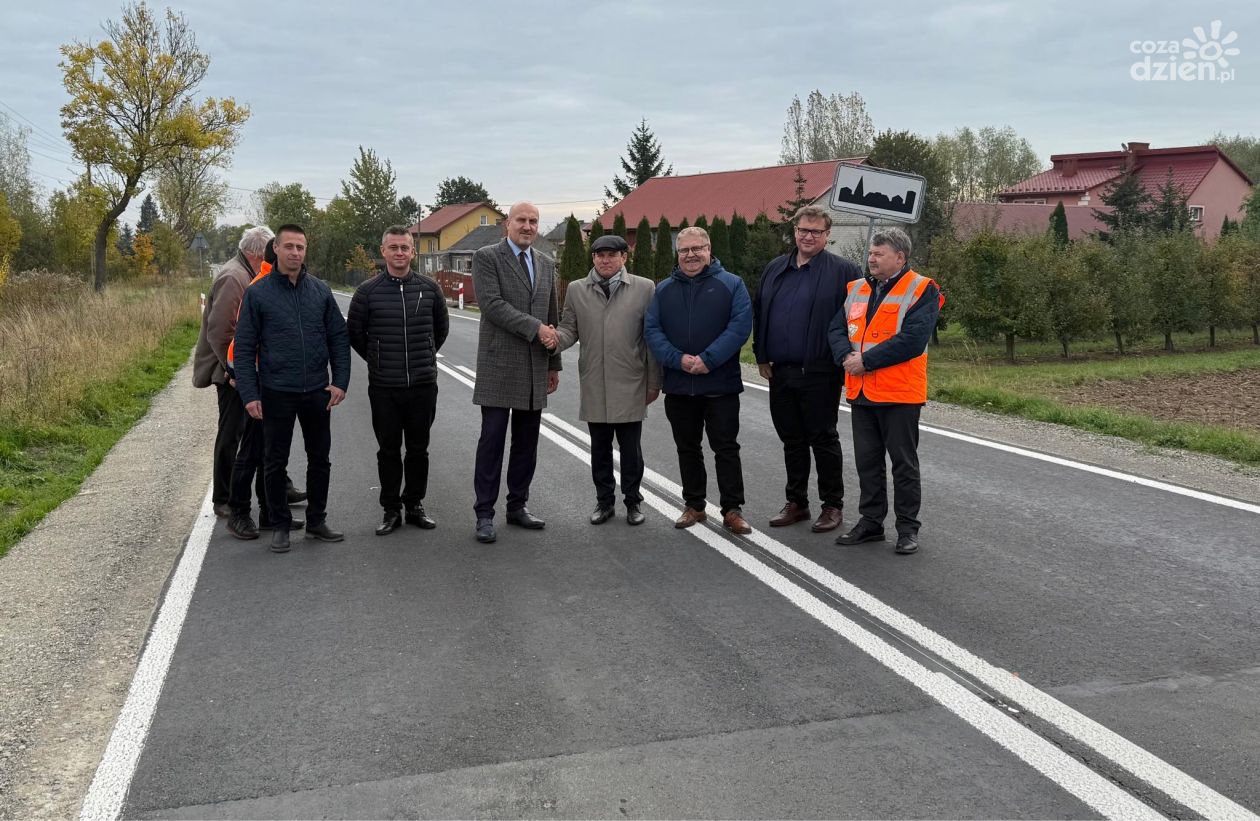 Nowa jakość na drodze w Byszowie! Odcinek DW 758 oficjalnie odebrany