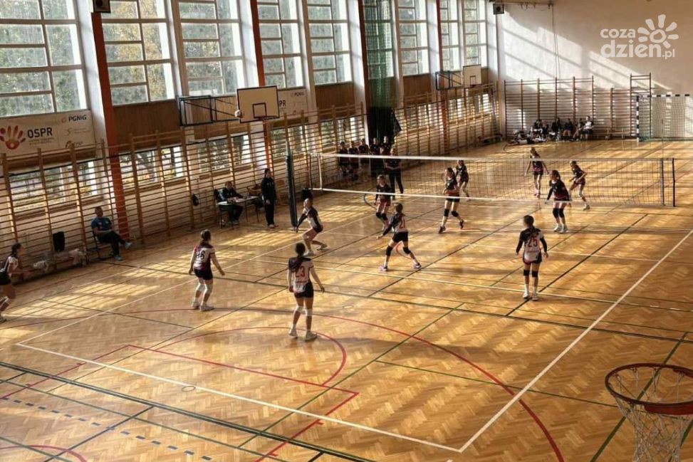 Udany start młodych siatkarek MUKS Piątka Sandomierz w sezonie 2025/26 Świętokrzyskiej Ligi Młodzieżowej