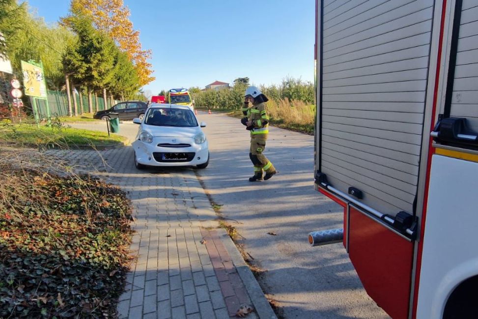 Kolizja dwóch samochodów w Obrazowie. Jedna osoba trafiła do szpitala