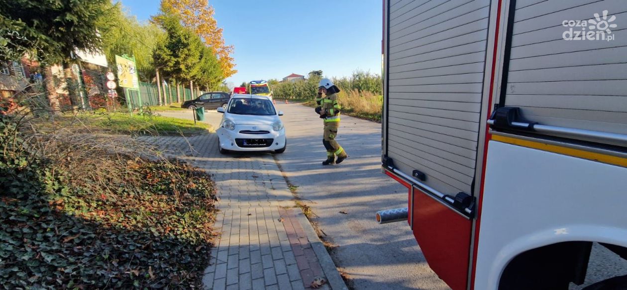 Kolizja dwóch samochodów w Obrazowie. Jedna osoba trafiła do szpitala