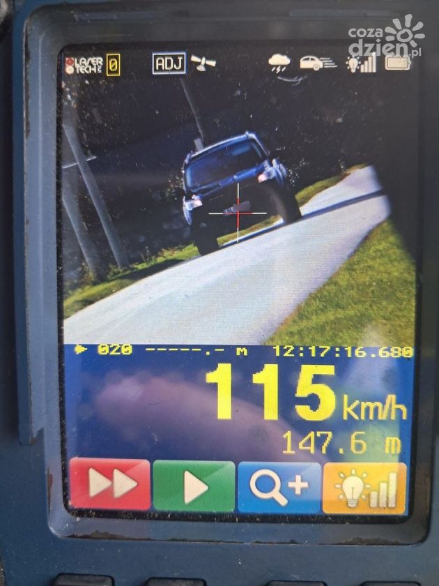 53-latek pędził 115 km/h w obszarze zabudowanym. Mandat i utrata prawa jazdy