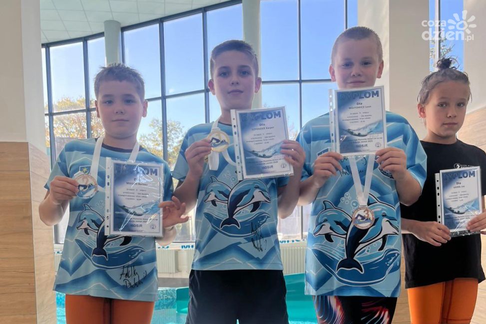 10 medali UKS "Delfin" Tarnobrzeg! Kacper Szponder najlepszym zawodnik w kategorii 10 lat