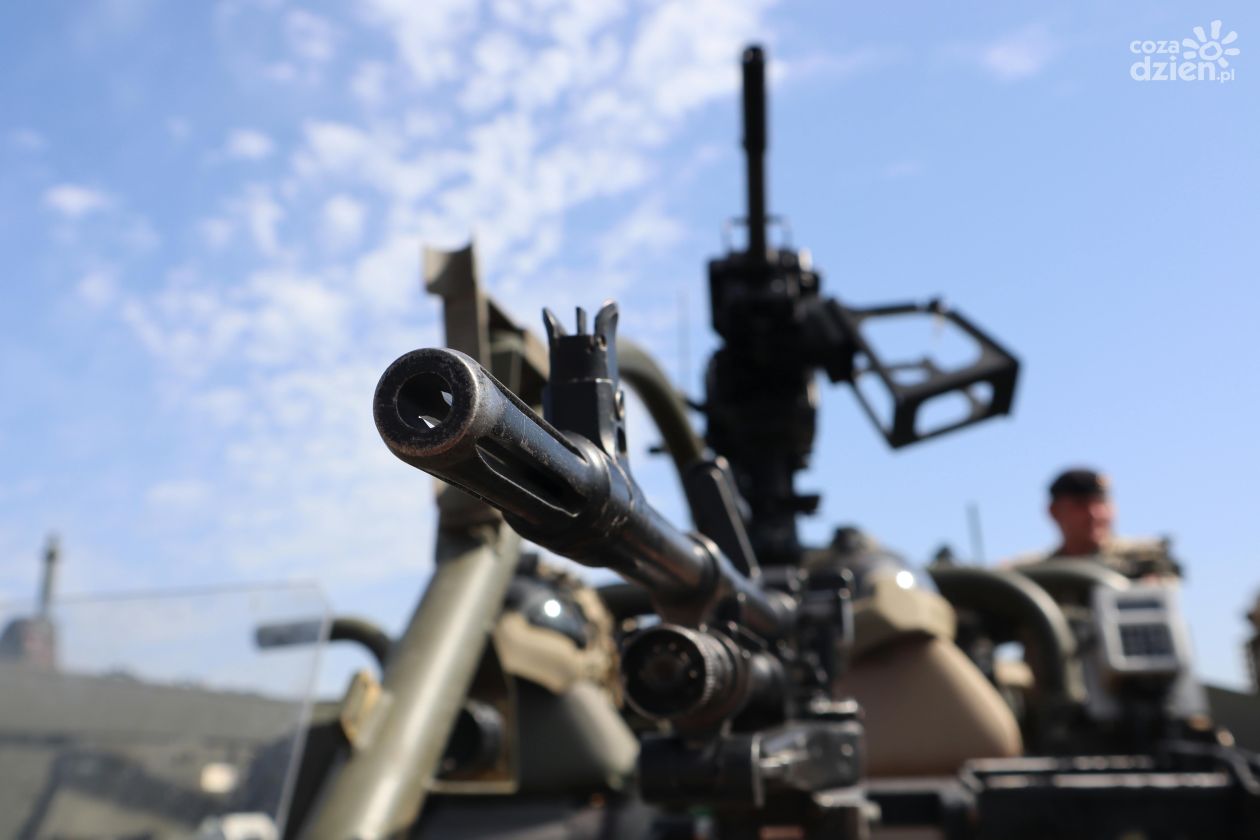 Strzelania i ćwiczenia na poligonie w Nowej Dębie. Komendant apeluje o przestrzeganie zakazu wstępu