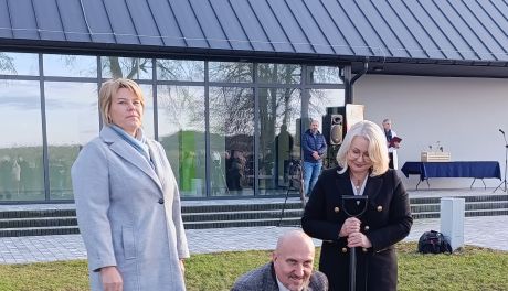 Tysiąc Dębów” na tysiąclecie koronacji Bolesława Chrobrego. W Zawichoście posadzono młode „Bartusie” [ZDJĘCIA]